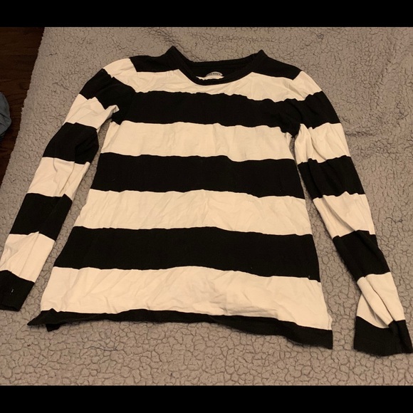 Small old navy black and white long sleeve shirt - Picture 1 of 1